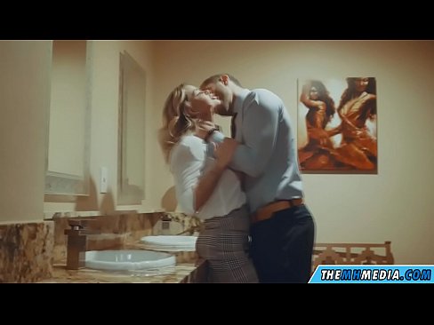 ❤️ Kiam belplena blondulo delogas vin en publika necesejo ️❌ Porno ĉe eo.vlad-massage-salon.ru ❌️❤